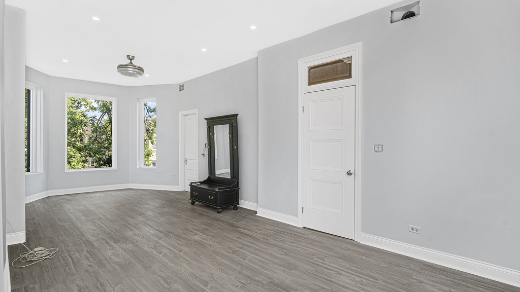 3227 W Beach Avenue - Photo 3
