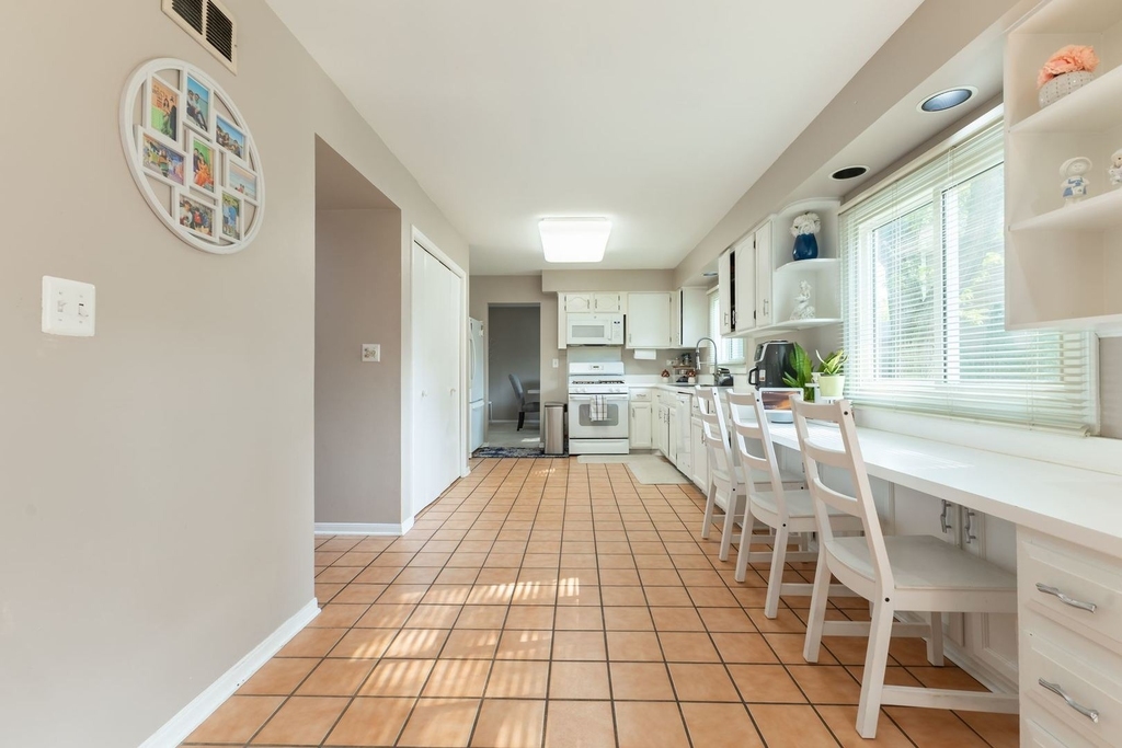 520 Highland Grove Drive - Photo 5