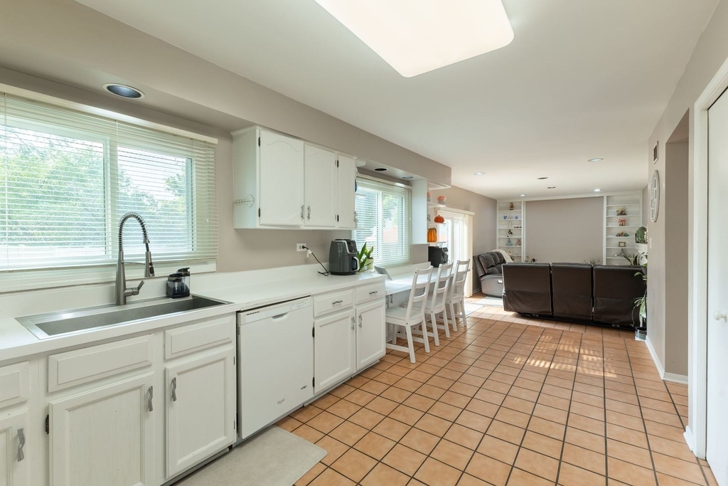 520 Highland Grove Drive - Photo 4