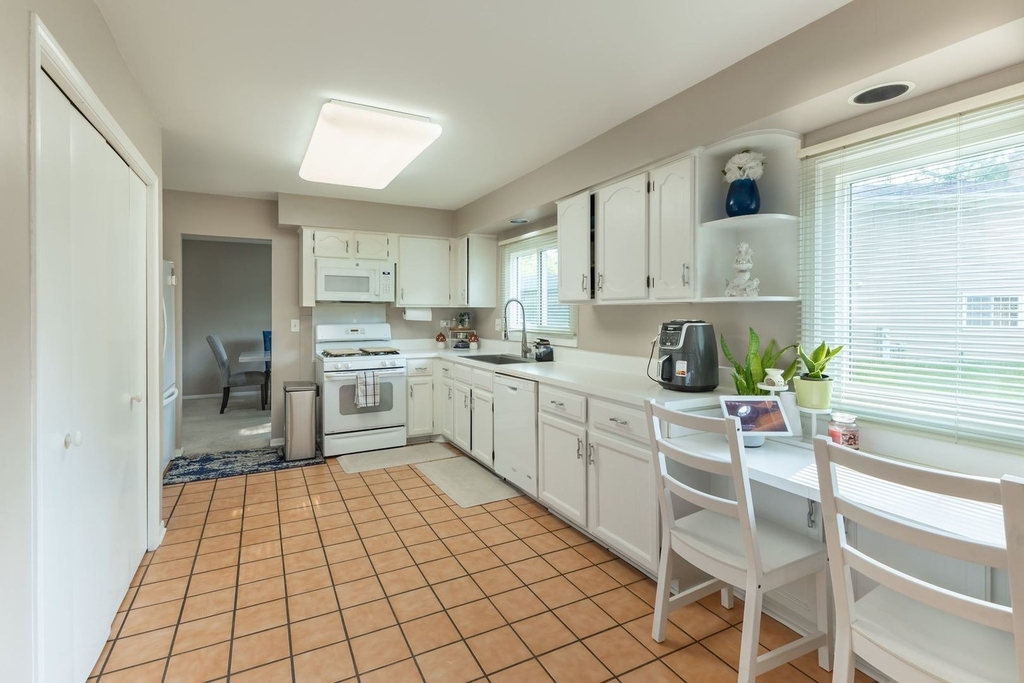 520 Highland Grove Drive - Photo 6