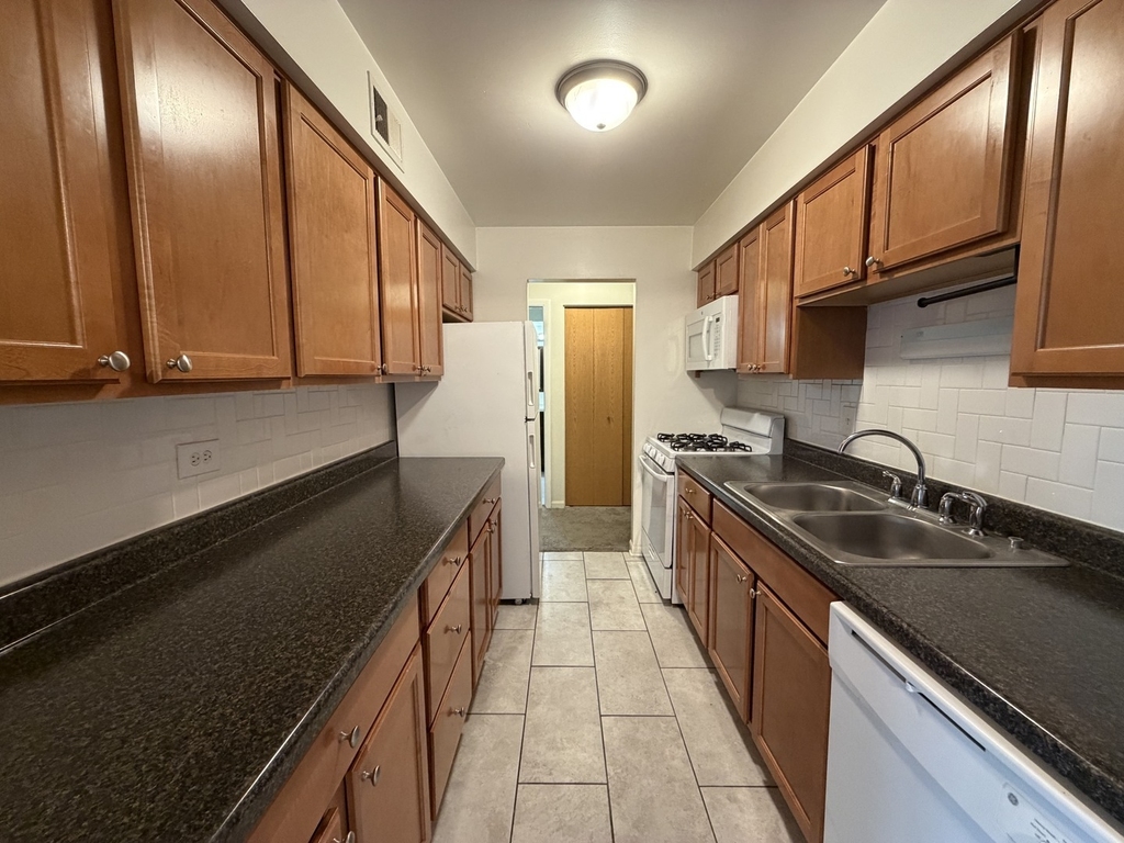 241 W Main Street - Photo 2