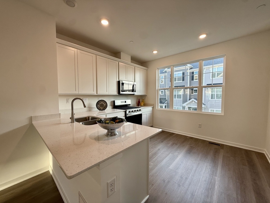 553 Yosemite Way - Photo 13