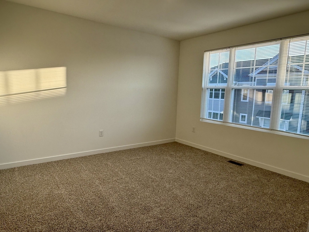 553 Yosemite Way - Photo 7
