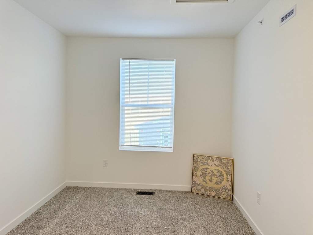 553 Yosemite Way - Photo 3