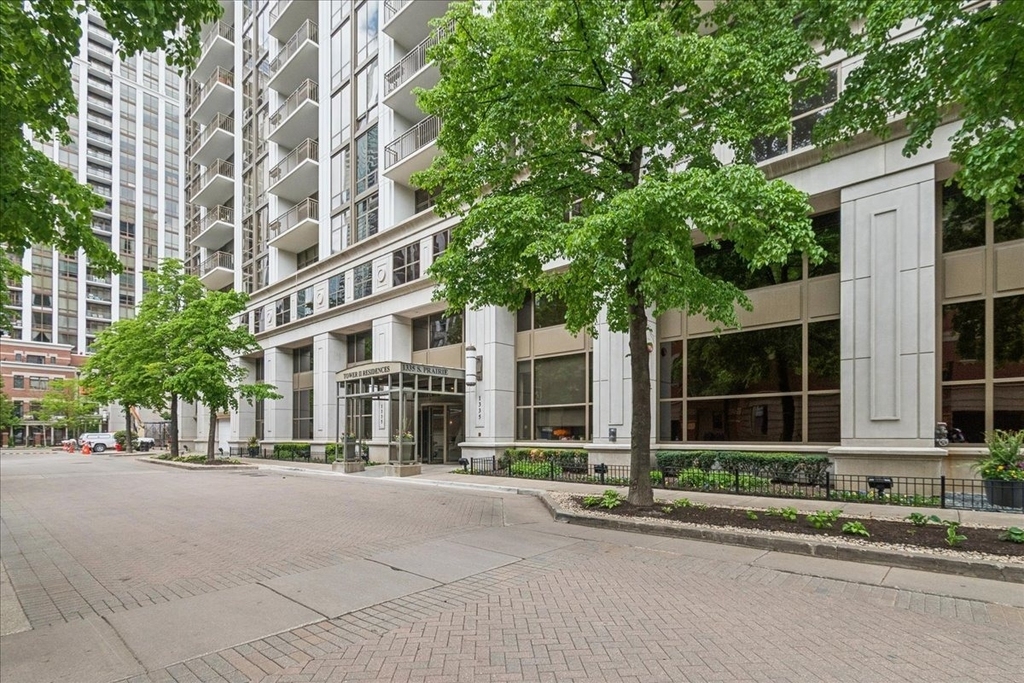 1335 S Prairie Avenue - Photo 1