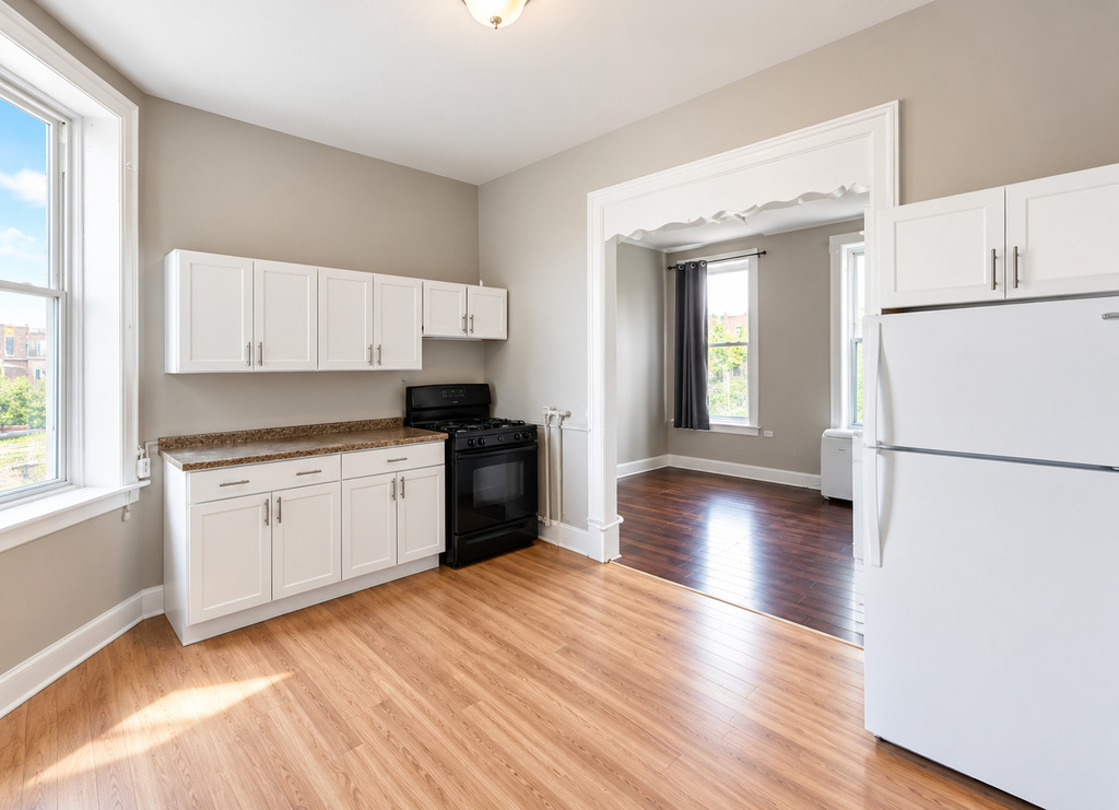 1854 S Ashland Avenue - Photo 2