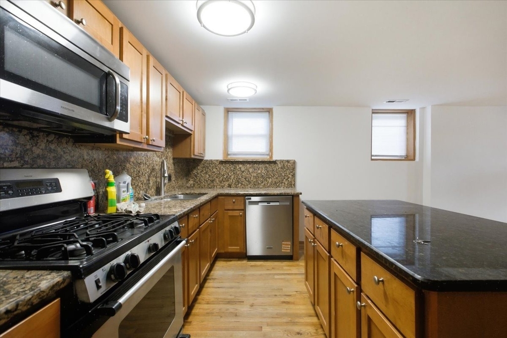 1535 W Leland Avenue - Photo 3