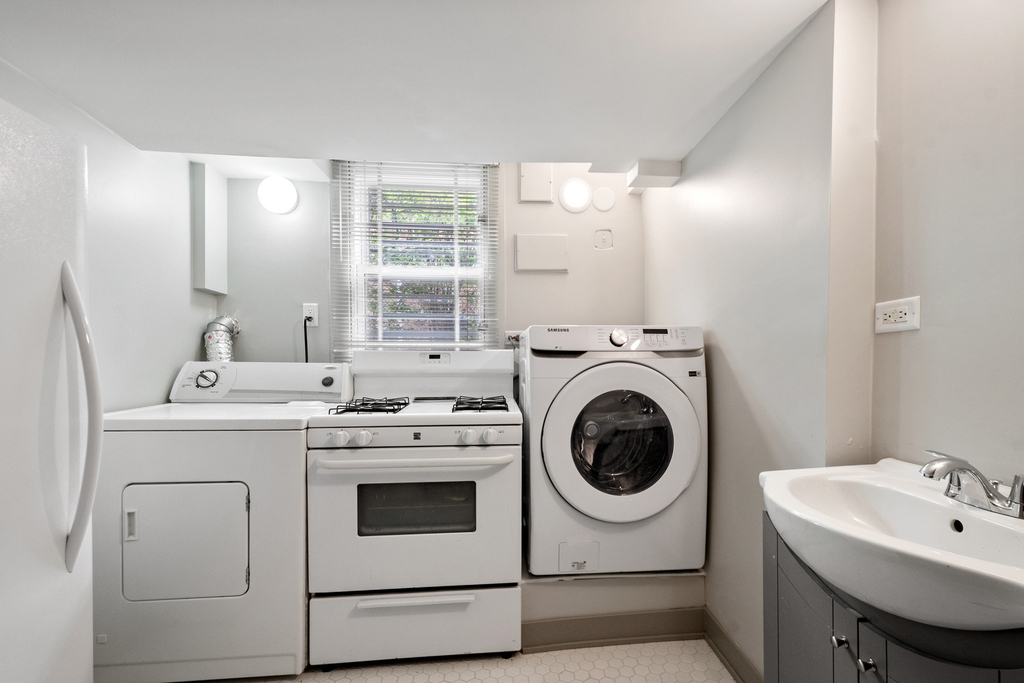 3001 W Chase Avenue - Photo 21