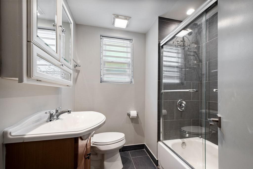 3001 W Chase Avenue - Photo 20