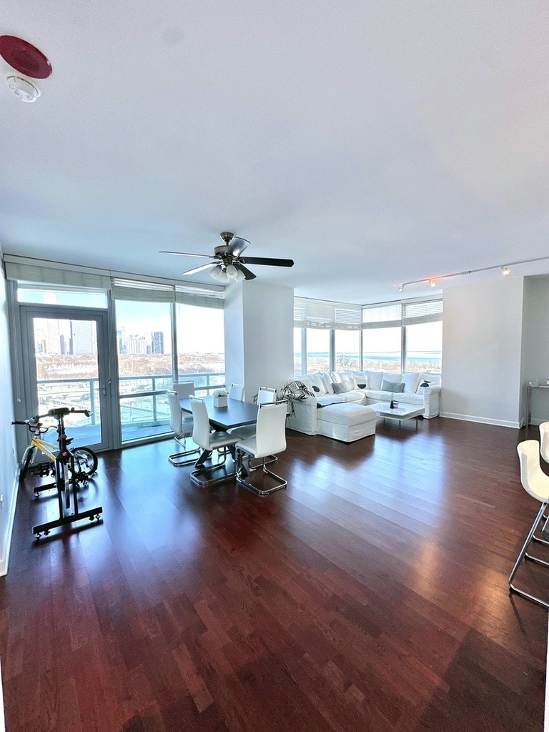 1201 S Prairie Avenue - Photo 4