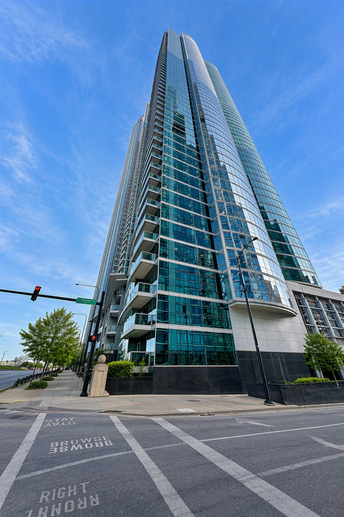 1201 S Prairie Avenue - Photo 0
