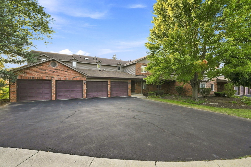 981 West Court - Photo 0