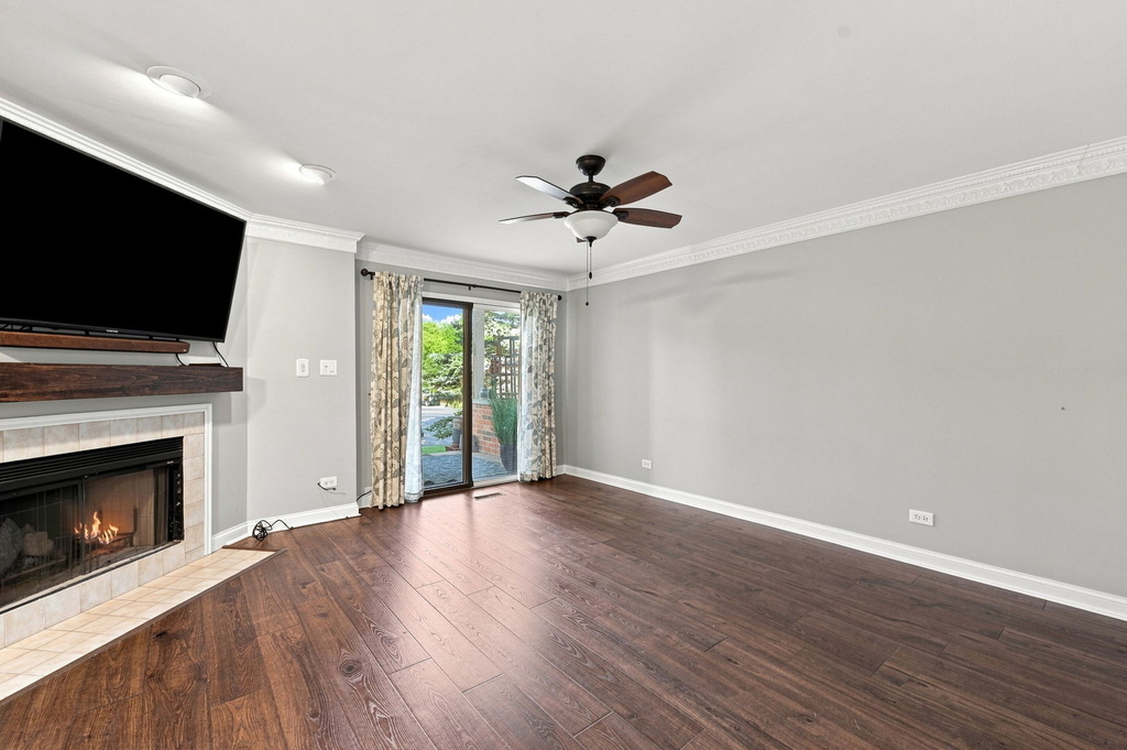 981 West Court - Photo 4