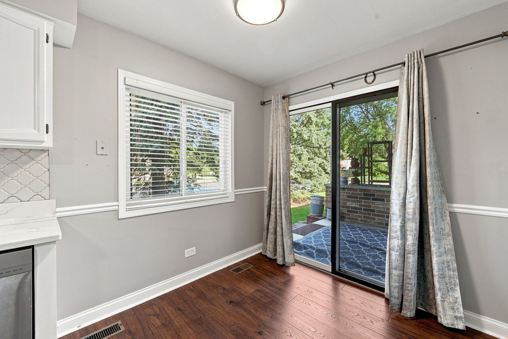 981 West Court - Photo 6