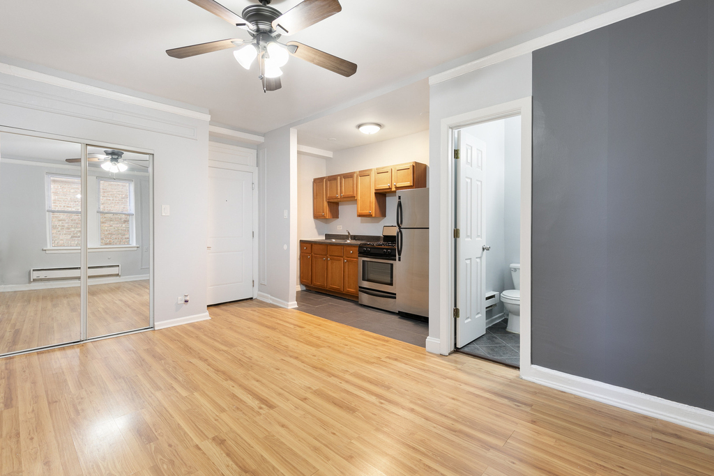 5860 N Kenmore Avenue - Photo 2
