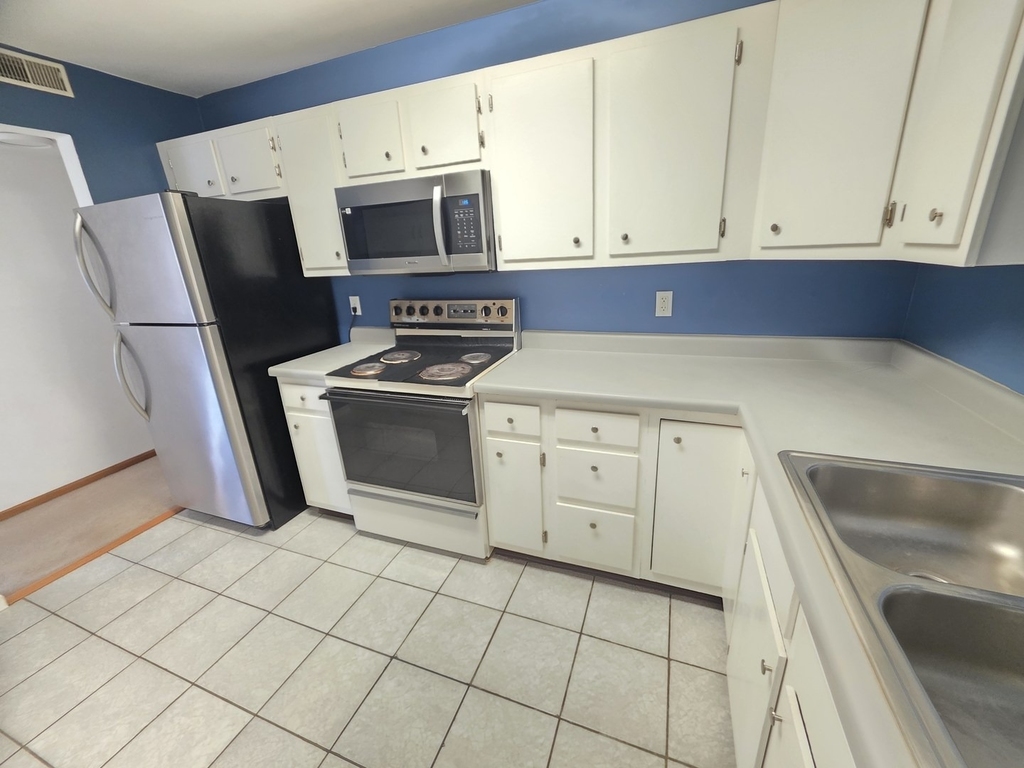 801 Brook Drive - Photo 7
