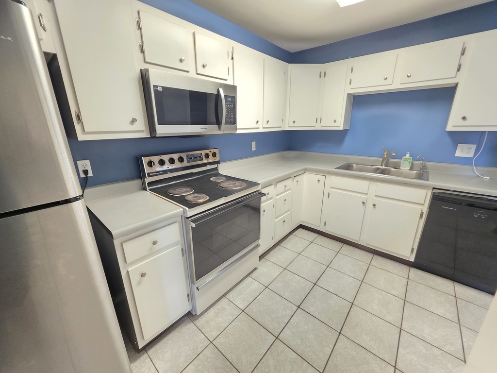 801 Brook Drive - Photo 4