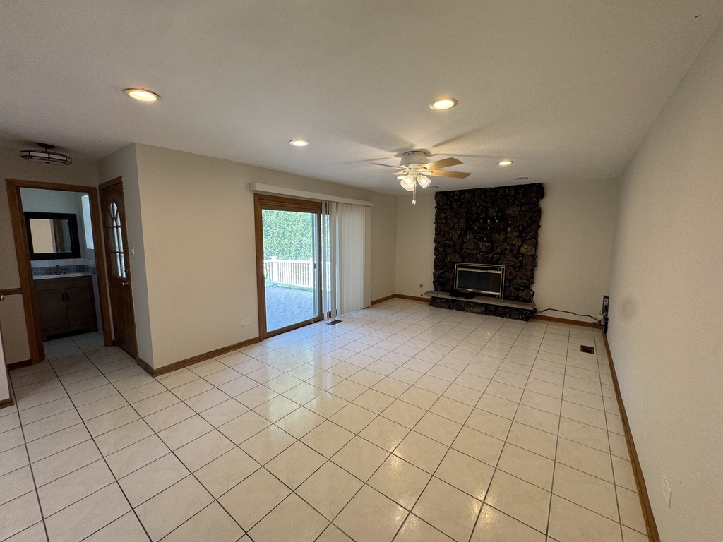 17w154 Terry Trail - Photo 8
