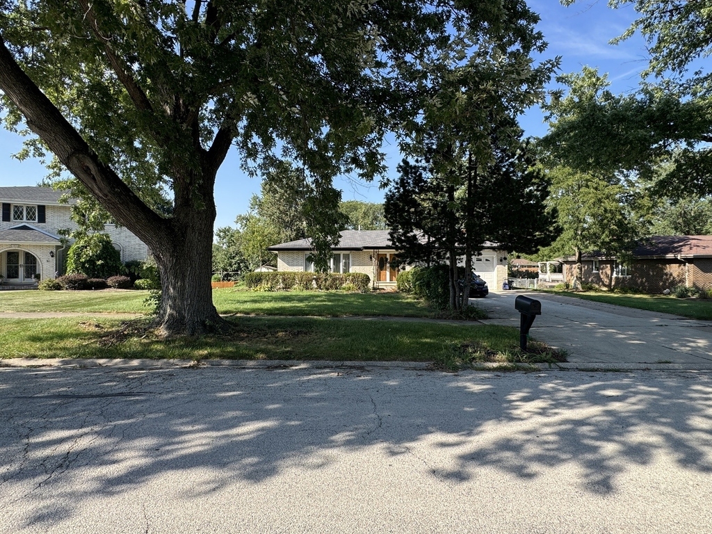 17w154 Terry Trail - Photo 2