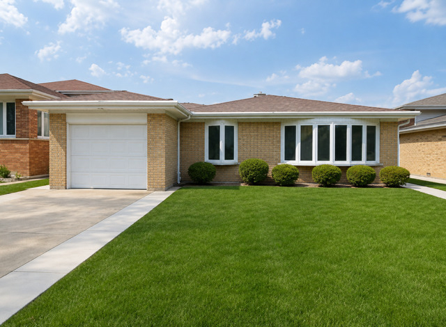 4262 W Pratt Avenue - Photo 0
