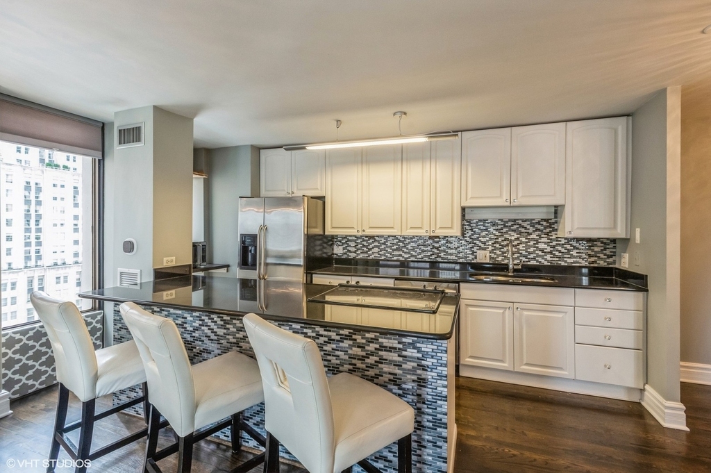 100 E Walton Street - Photo 1