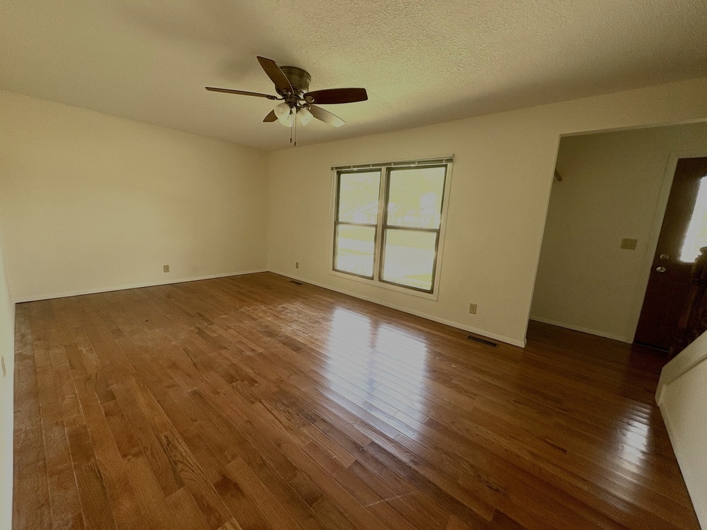 1901 Kenny Avenue - Photo 2