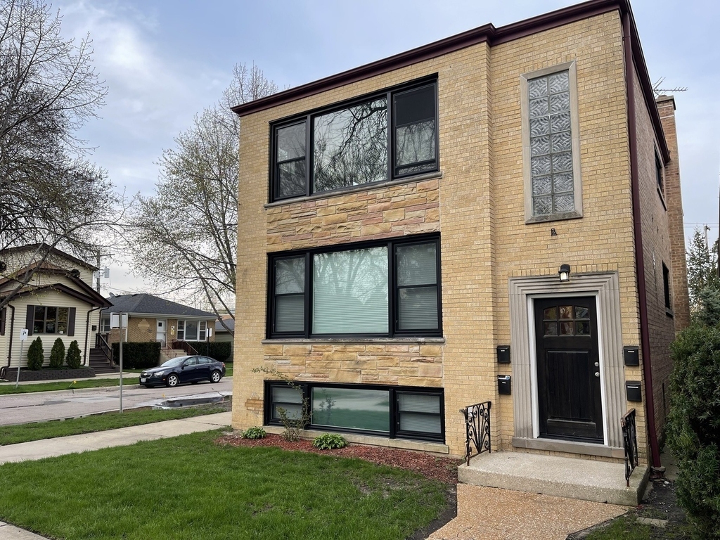 5259 N Leamington Avenue - Photo 1