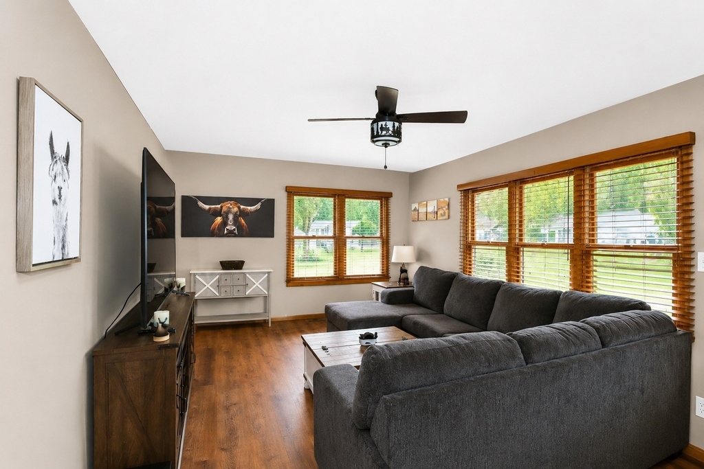 2302 Manor Lane - Photo 3