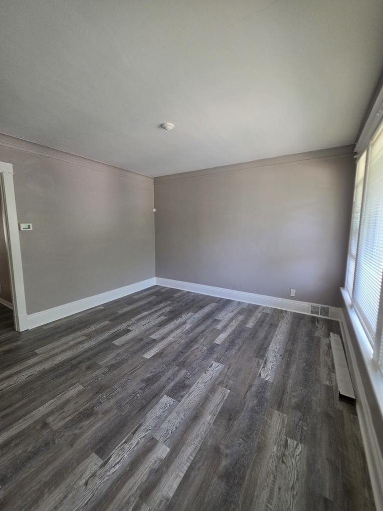 309 E 120th Place - Photo 2