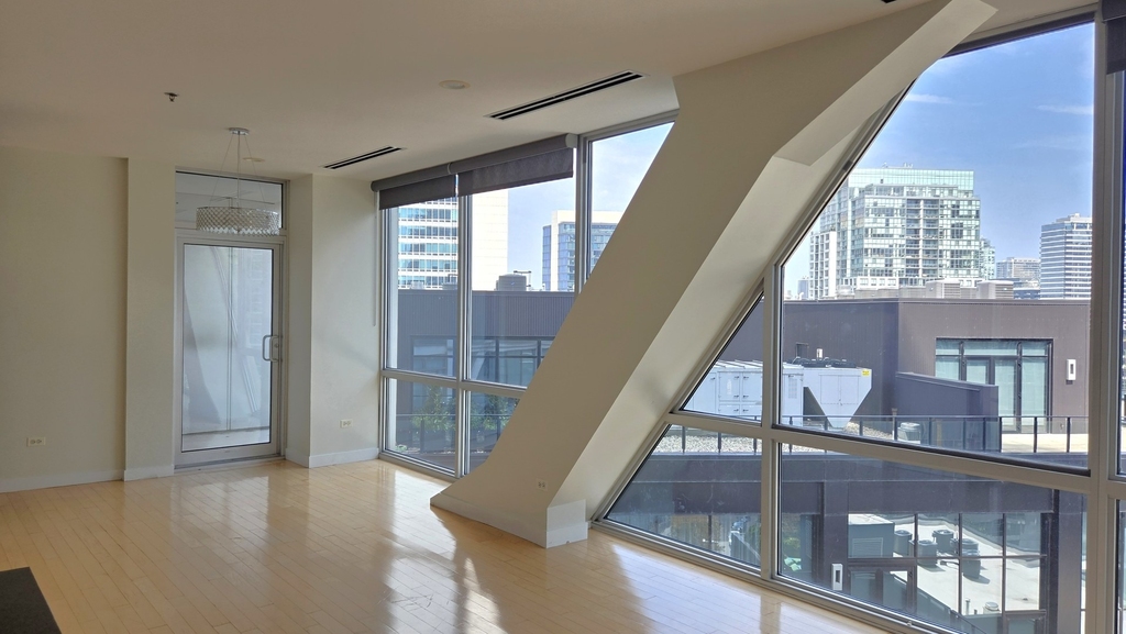 510 W Erie Street - Photo 3