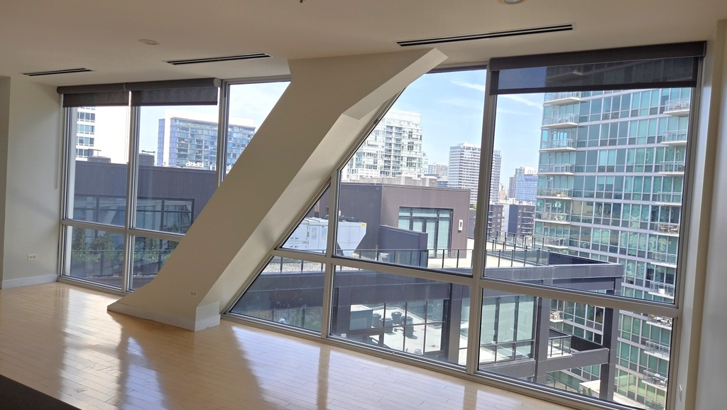 510 W Erie Street - Photo 1