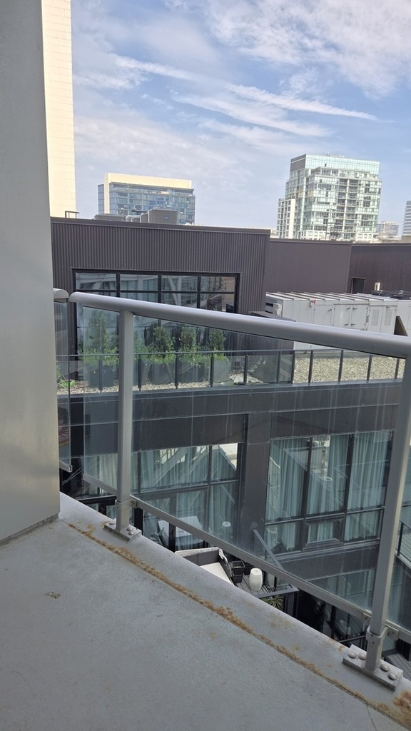 510 W Erie Street - Photo 4