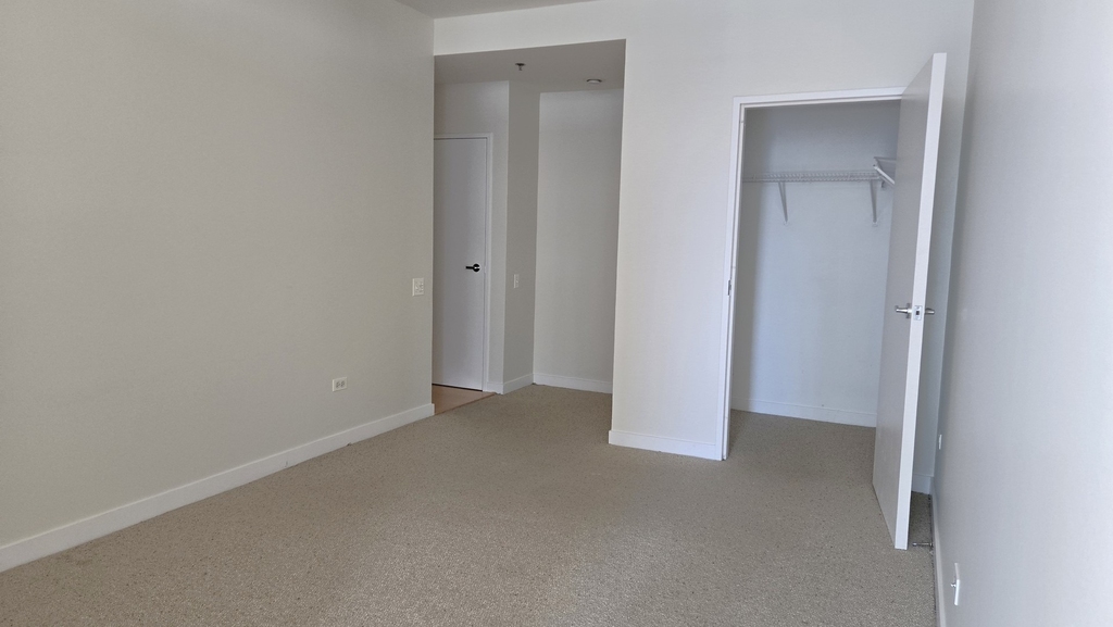 510 W Erie Street - Photo 13