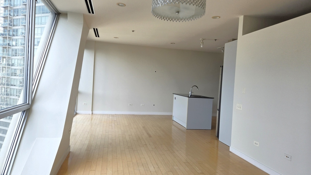 510 W Erie Street - Photo 7