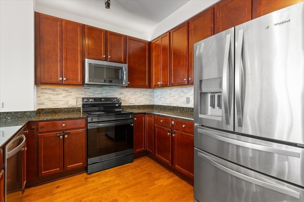 100 E 14th Street - Photo 10