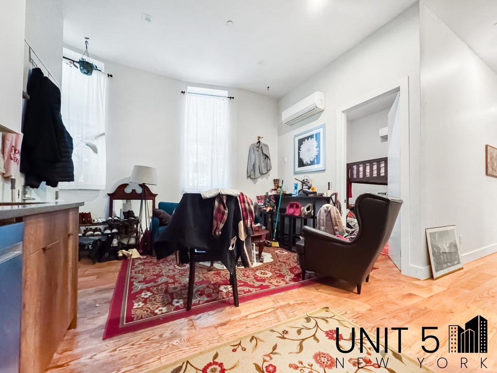 483 Evergreen Avenue - Photo 1