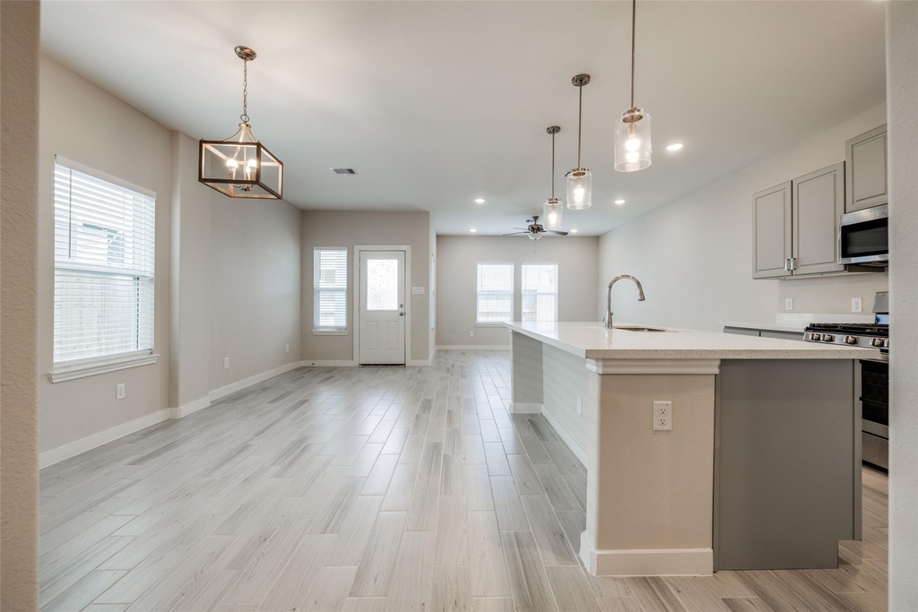 1539 Revolution Way - Photo 3