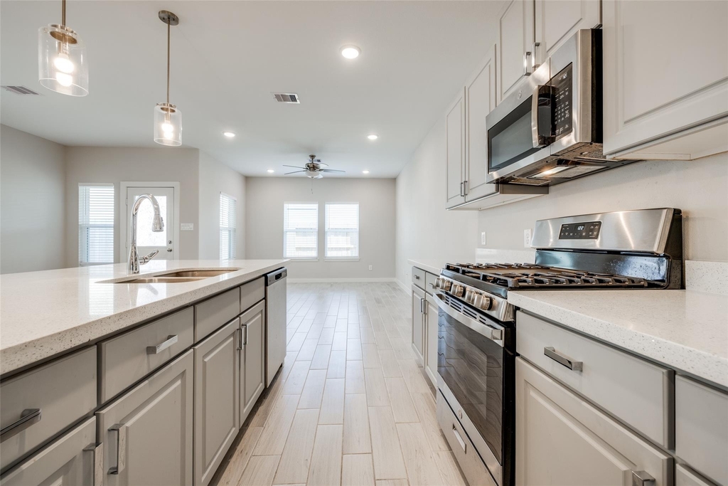 1539 Revolution Way - Photo 14