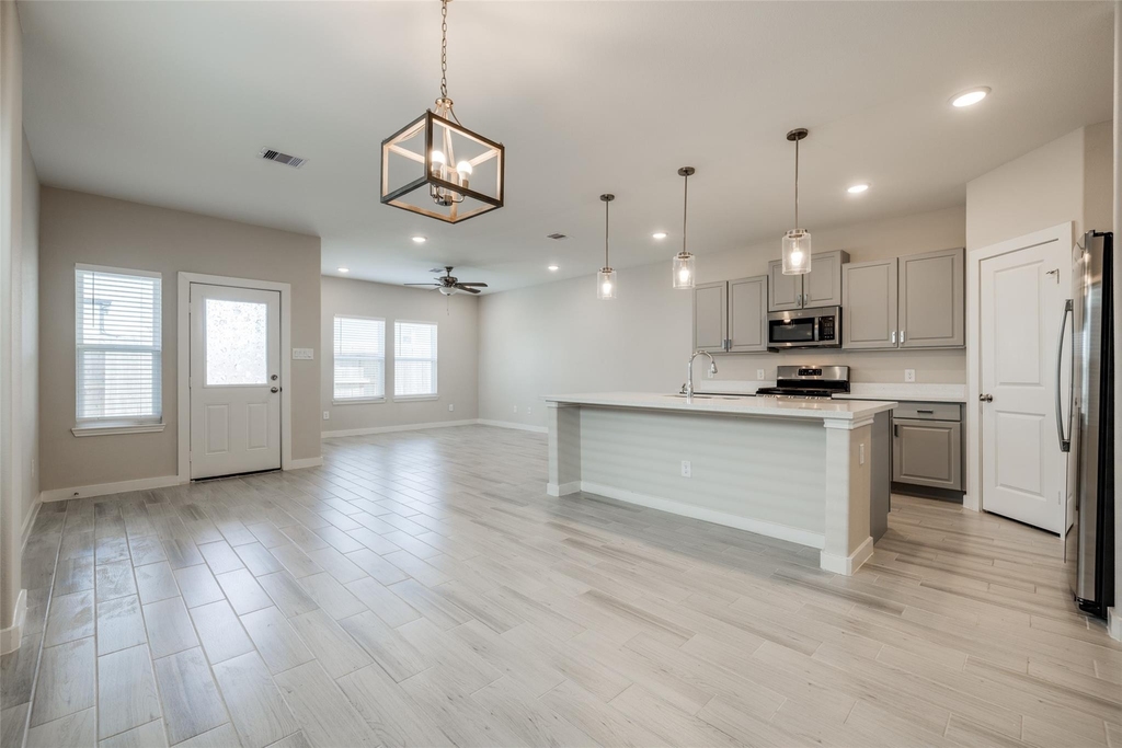 1539 Revolution Way - Photo 4