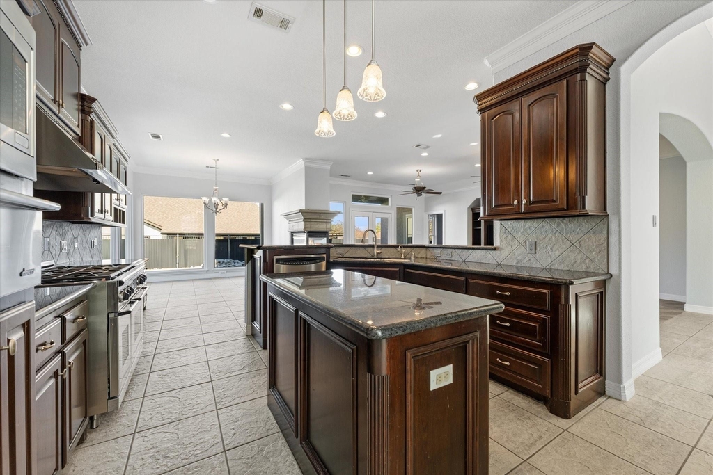 98 Victoria Drive W - Photo 7