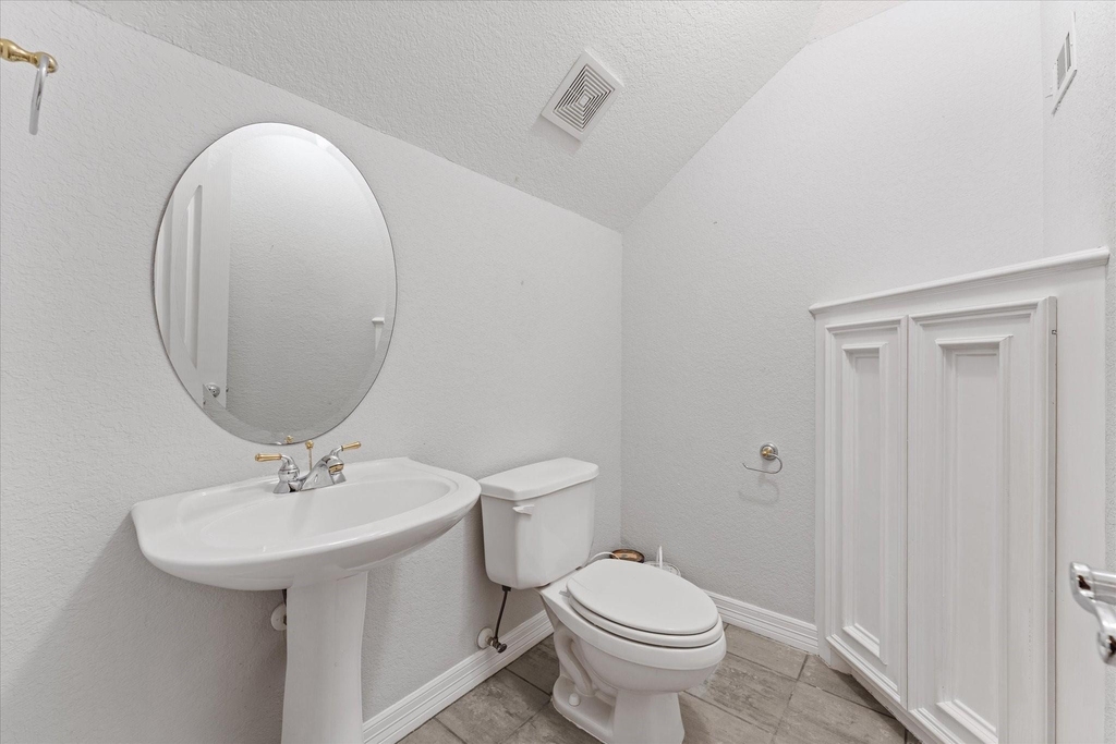 98 Victoria Drive W - Photo 36
