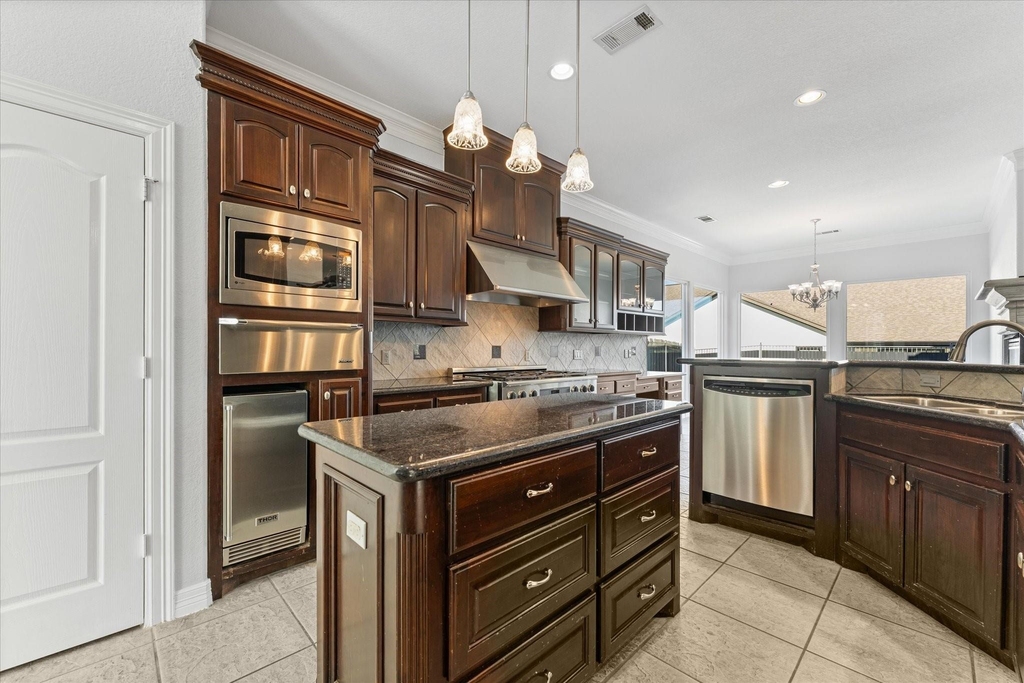 98 Victoria Drive W - Photo 6