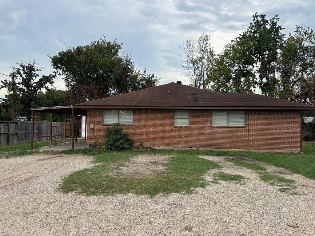 821 Cloverleaf Street - Photo 0