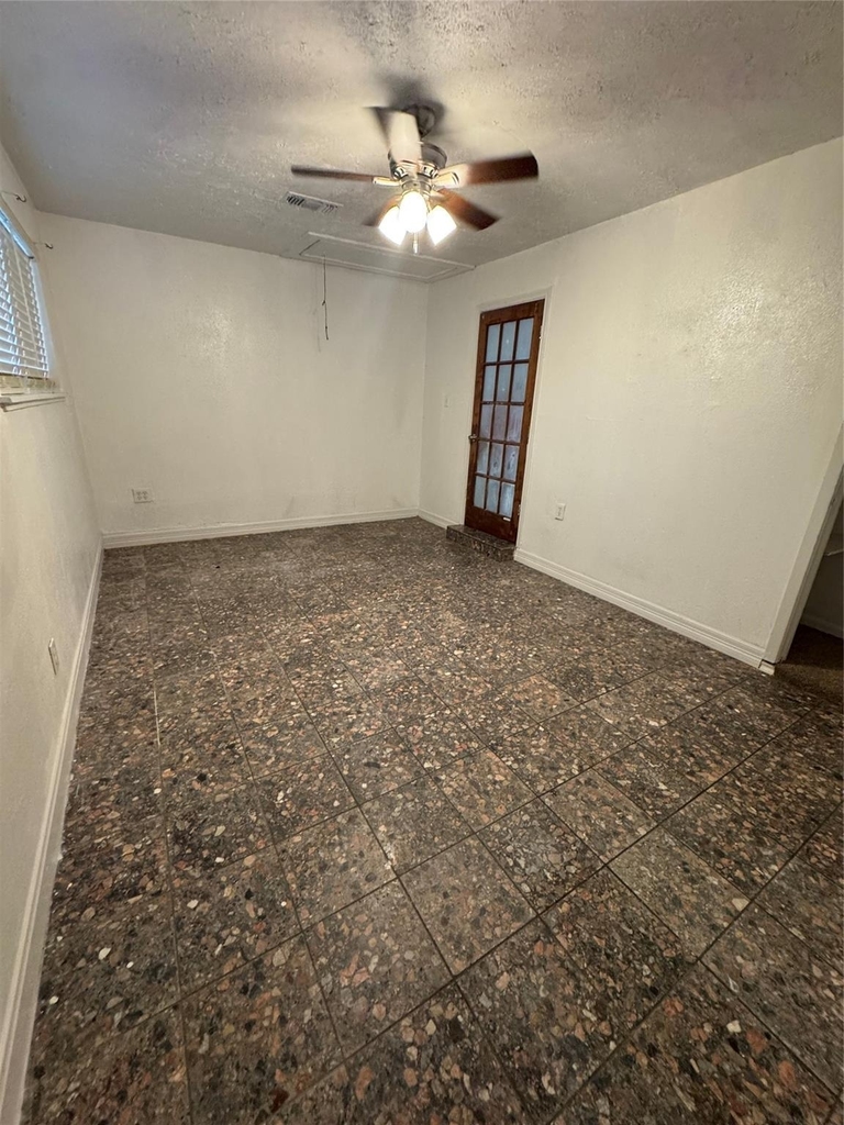 821 Cloverleaf Street - Photo 12