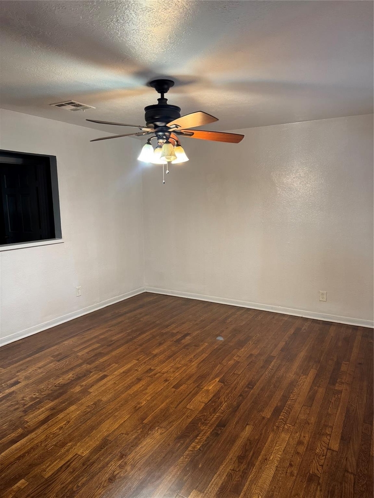 821 Cloverleaf Street - Photo 3