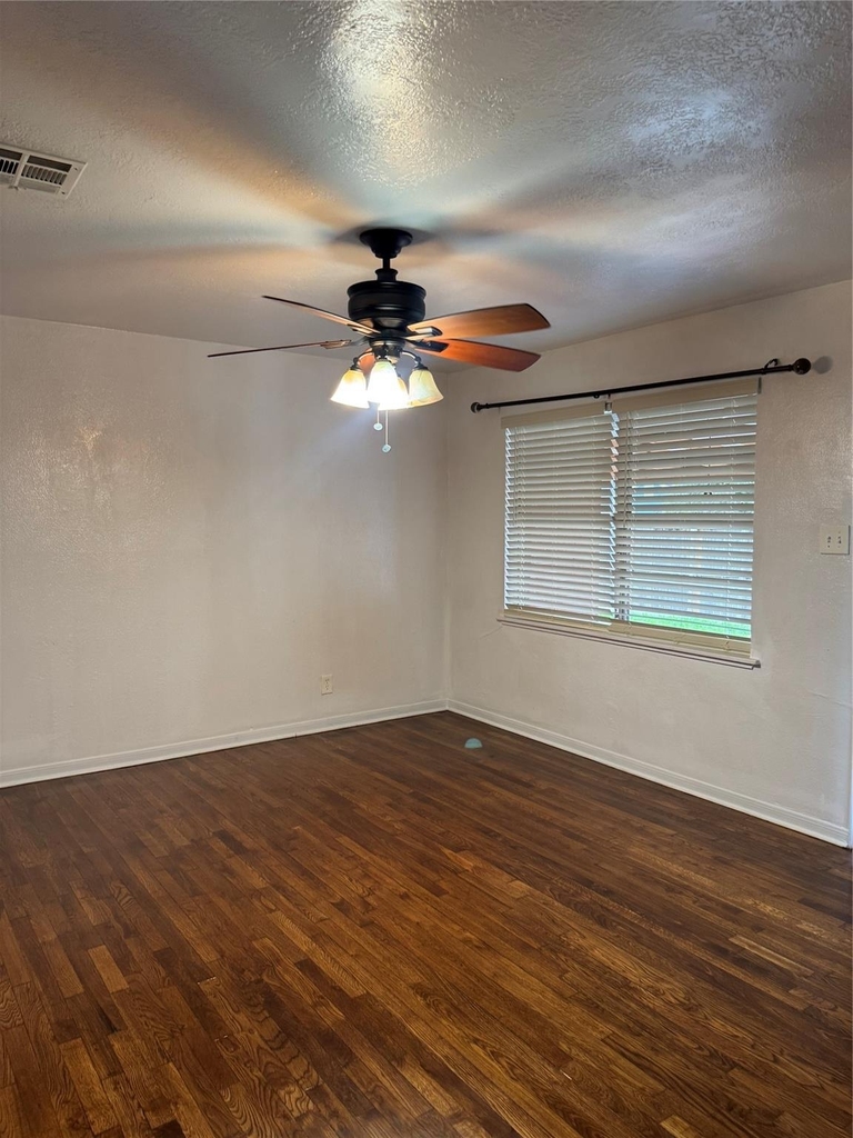 821 Cloverleaf Street - Photo 2