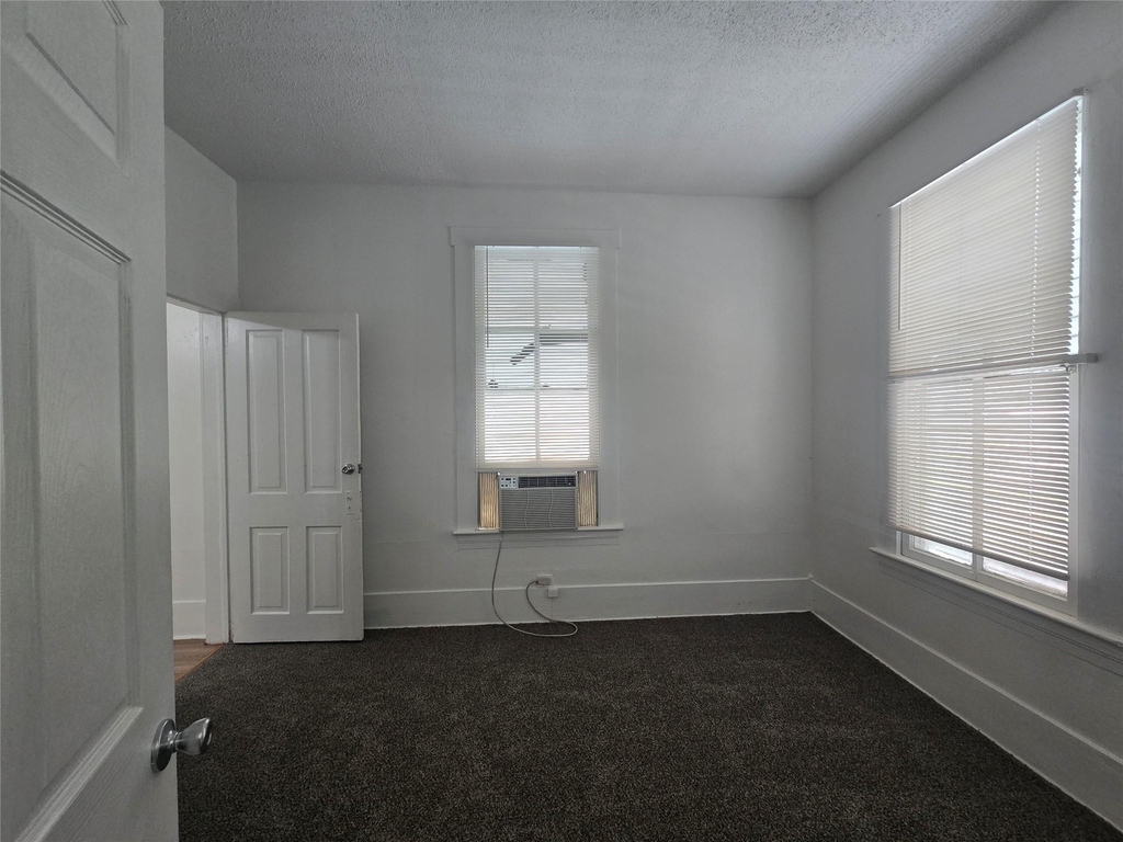 1404 38th Street - Photo 2