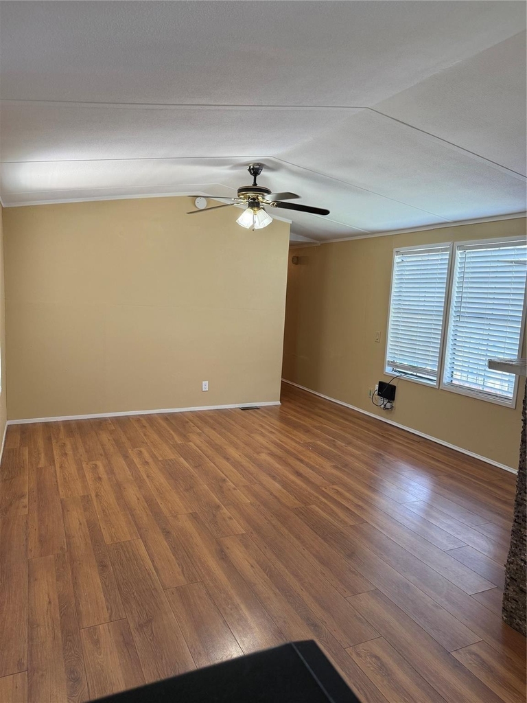 811 6th Street N - Photo 5
