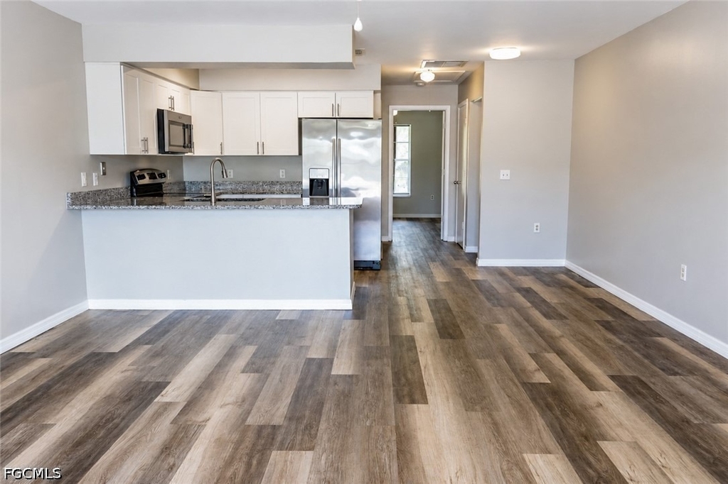 1904 Santa Barbara Boulevard - Photo 2