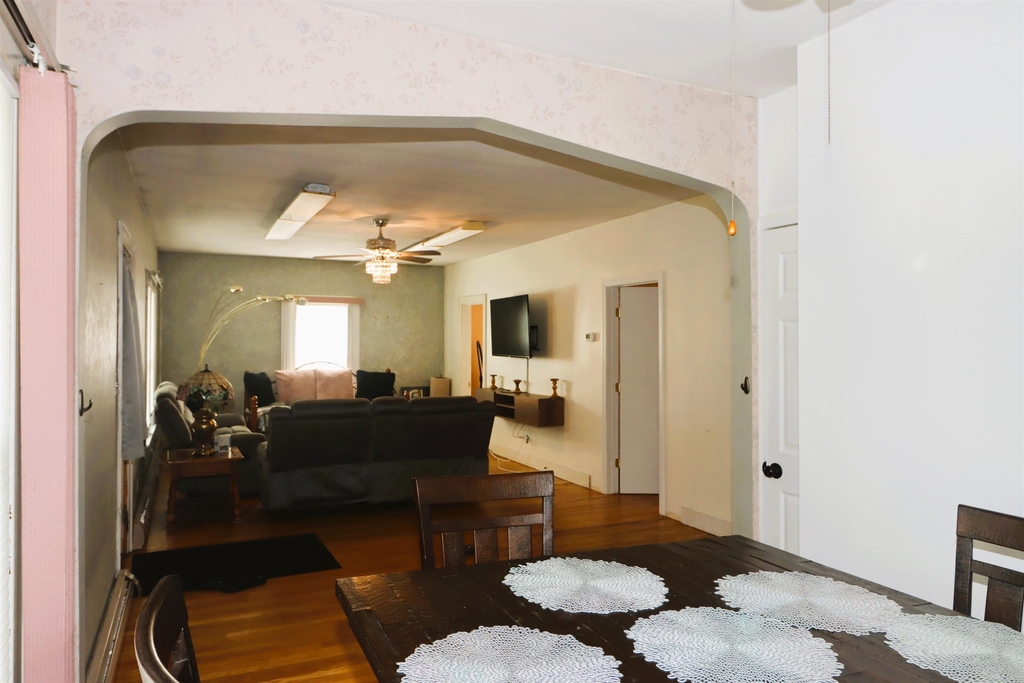 429 Main - Photo 8
